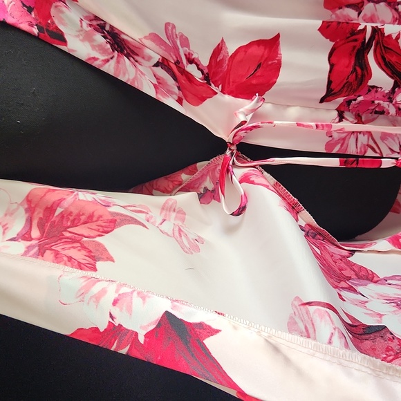 Satin Robe - Picture 8 of 9